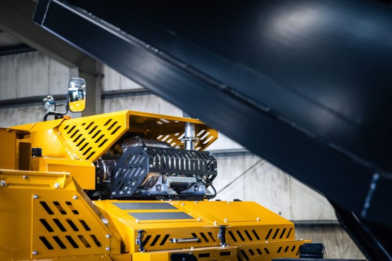 Morooka-10.10.25-–-MST-80CR-–-Indoor_small-52-1024x683