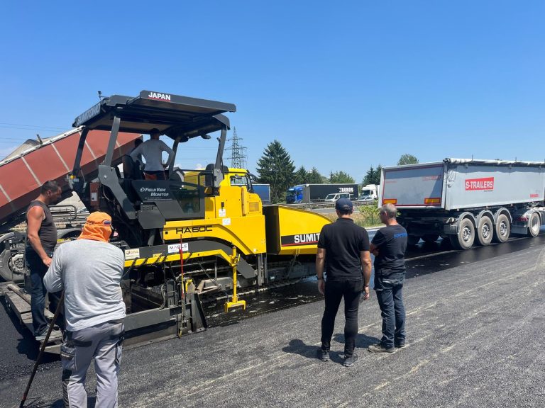 Najam asfaltni finišer SUMITOMO HA60C-11 na gradilištu