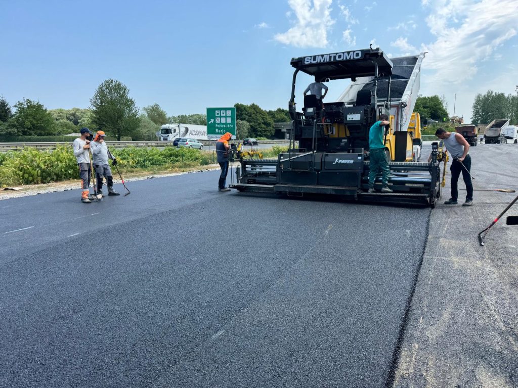 Asfaltni finišer HA60C-11 polaganje asfalta