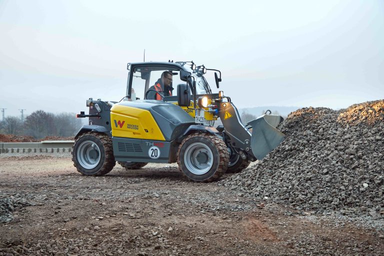 Višenamjenski telehendler Wacker Neuson za građevinske radove.