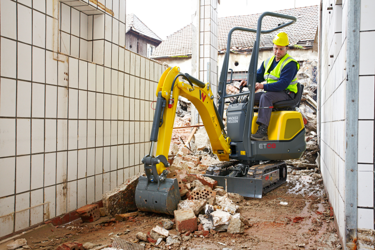Wacker Neuson bager ET08 za renovacije i unutarnje građevinske radove.